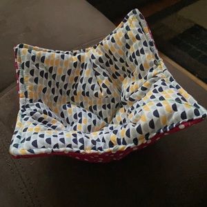 Reversible bowl cozy